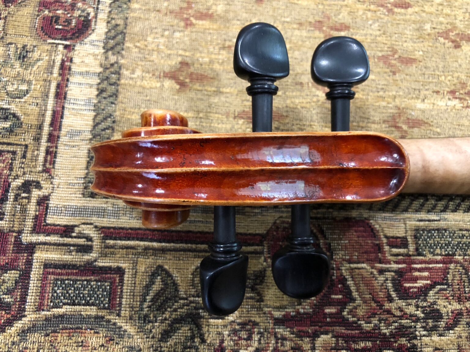 Violin_A_05_2021_Guarneri_Scroll_Side